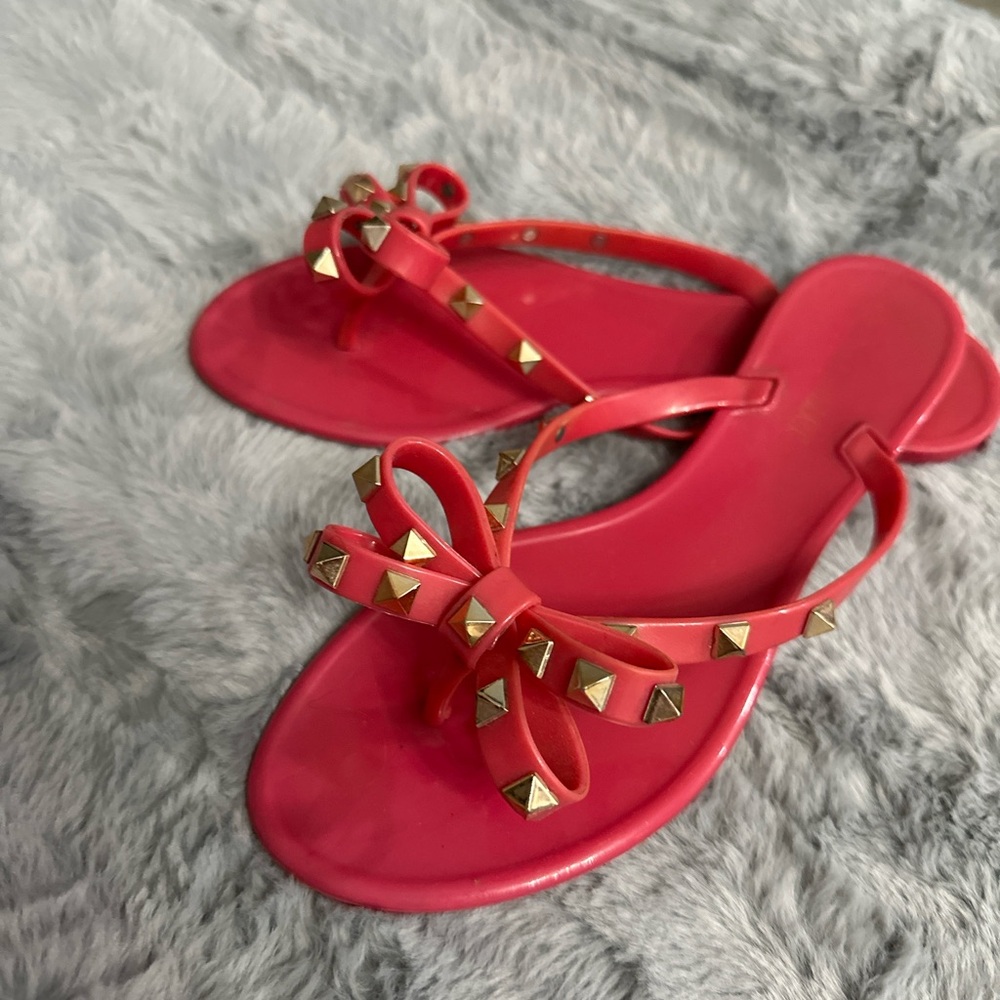 Stylish Pink Sandals with Gold Accents